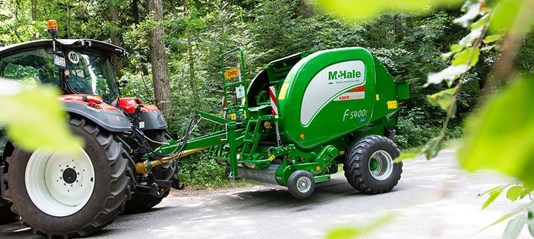 Blick auf eine F5400c an einem Steyr Traktor